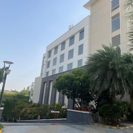 V Retreat Gurgaon Hotel Exterior foto