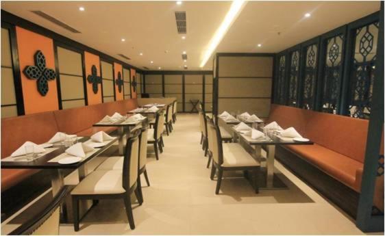 V Retreat Gurgaon Hotel Exterior foto