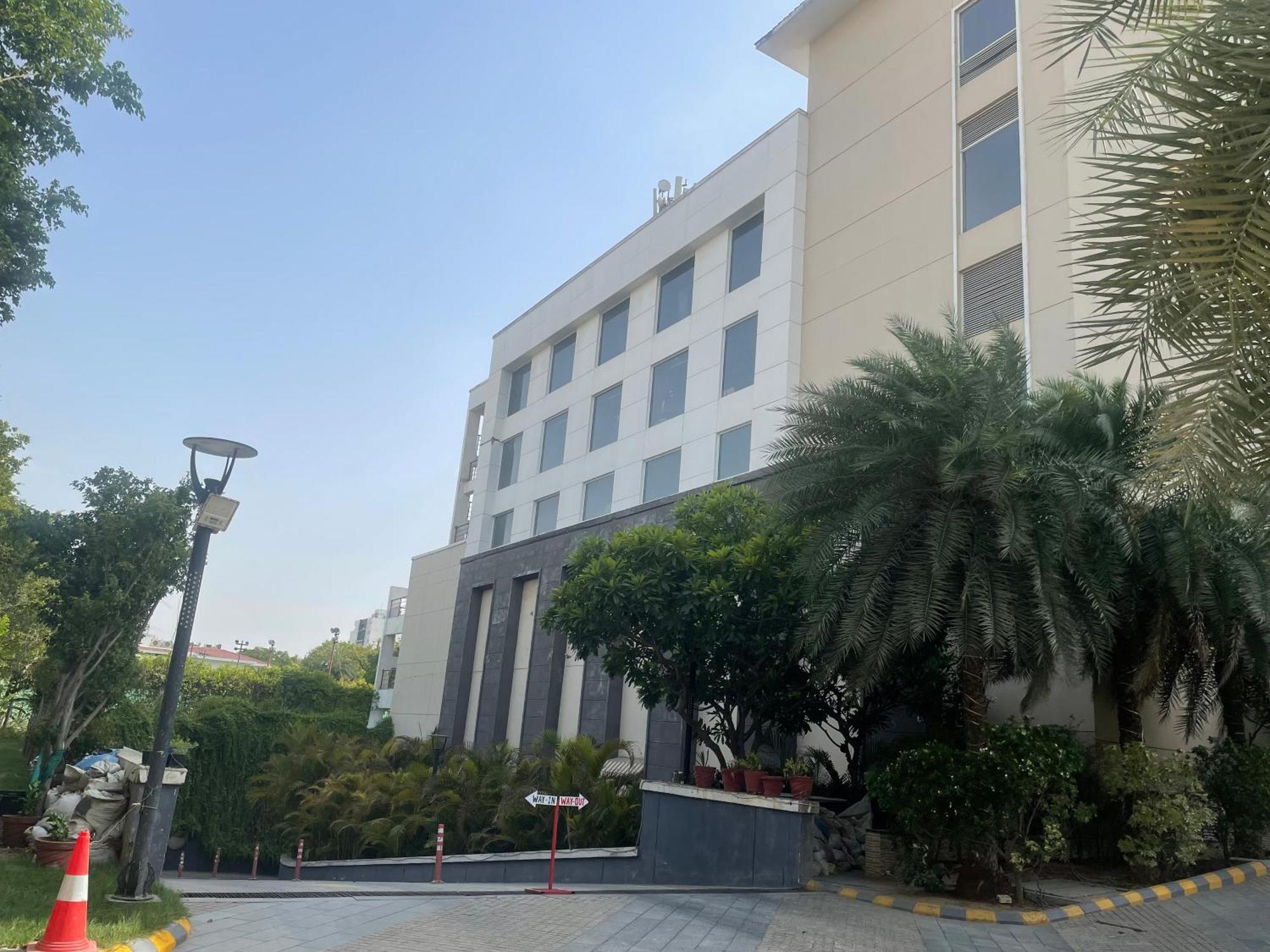 V Retreat Gurgaon Hotel Exterior foto