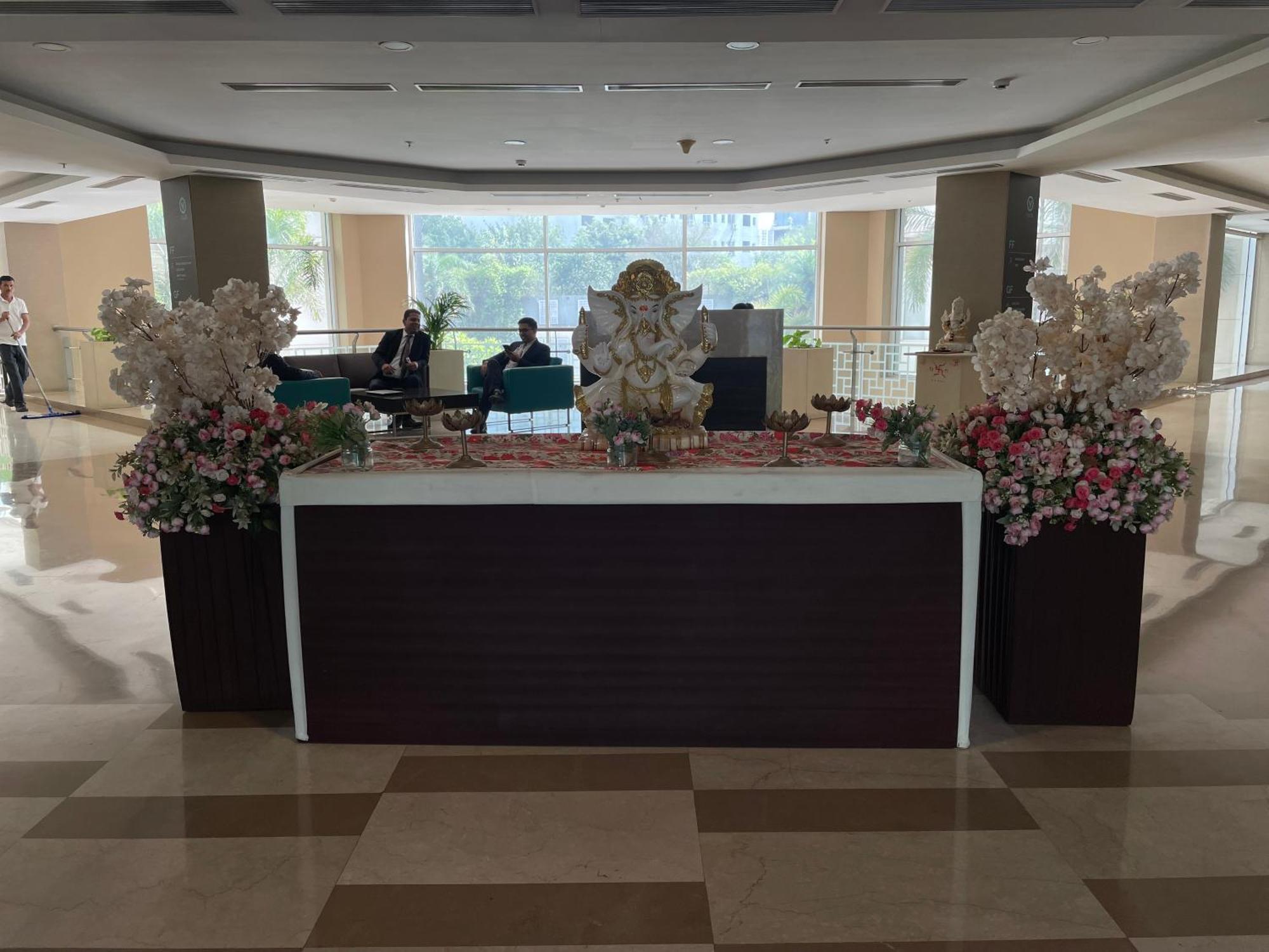 V Retreat Gurgaon Hotel Exterior foto