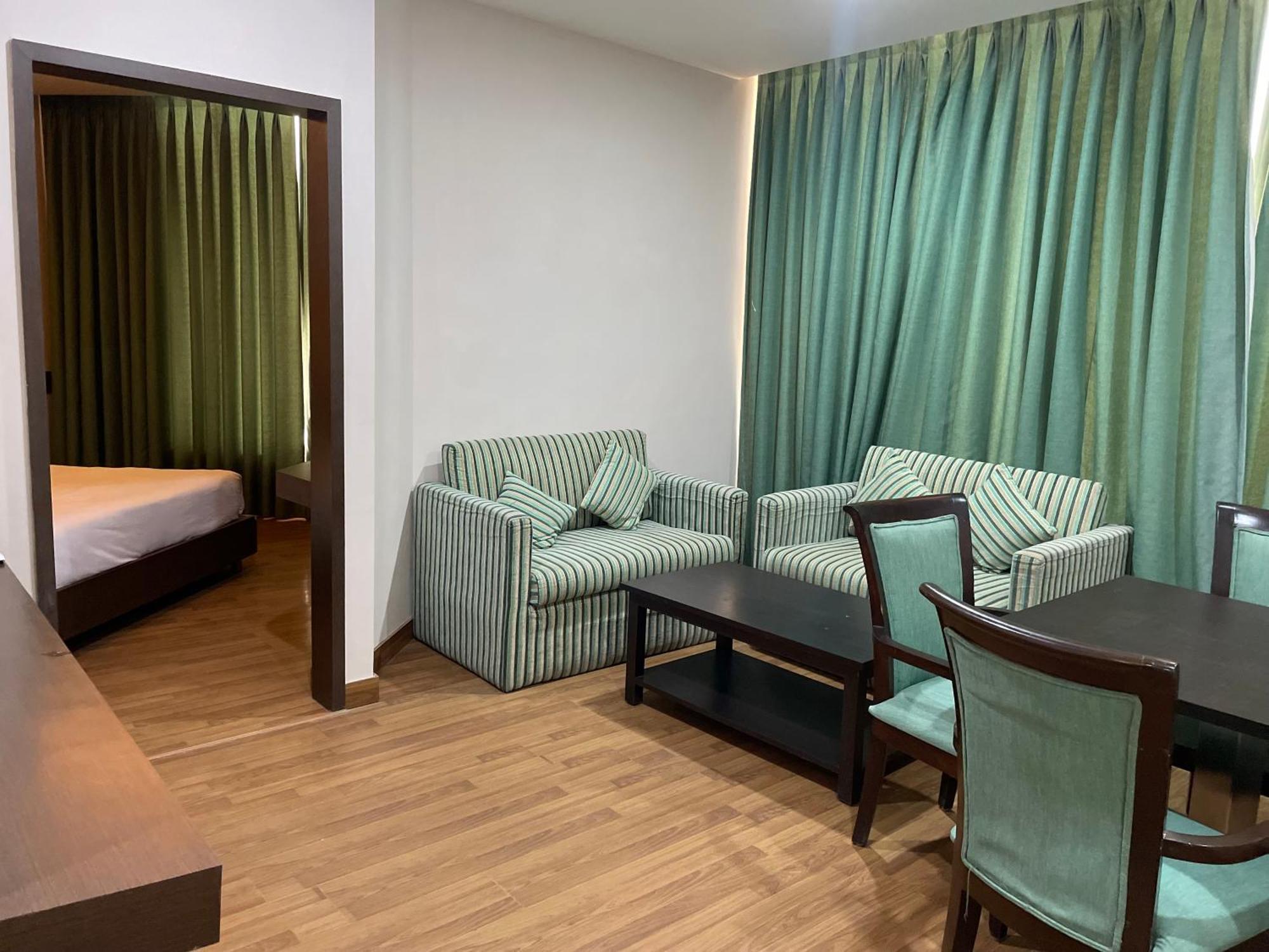 V Retreat Gurgaon Hotel Exterior foto